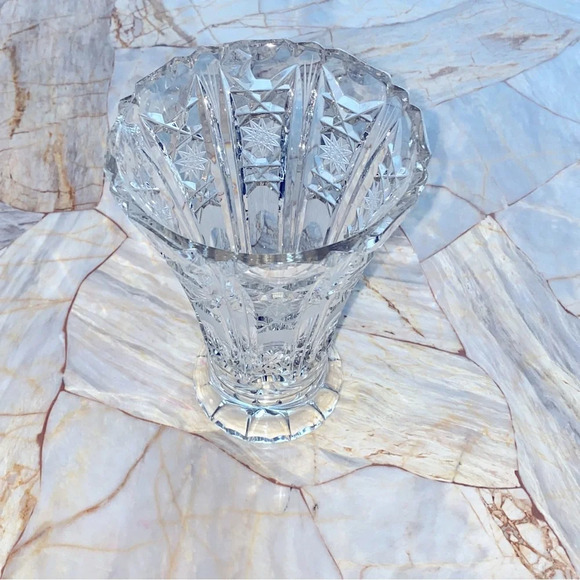 Gorgeous Stylish Modern Clear Glass Flower Vase - Picture 2 of 8
